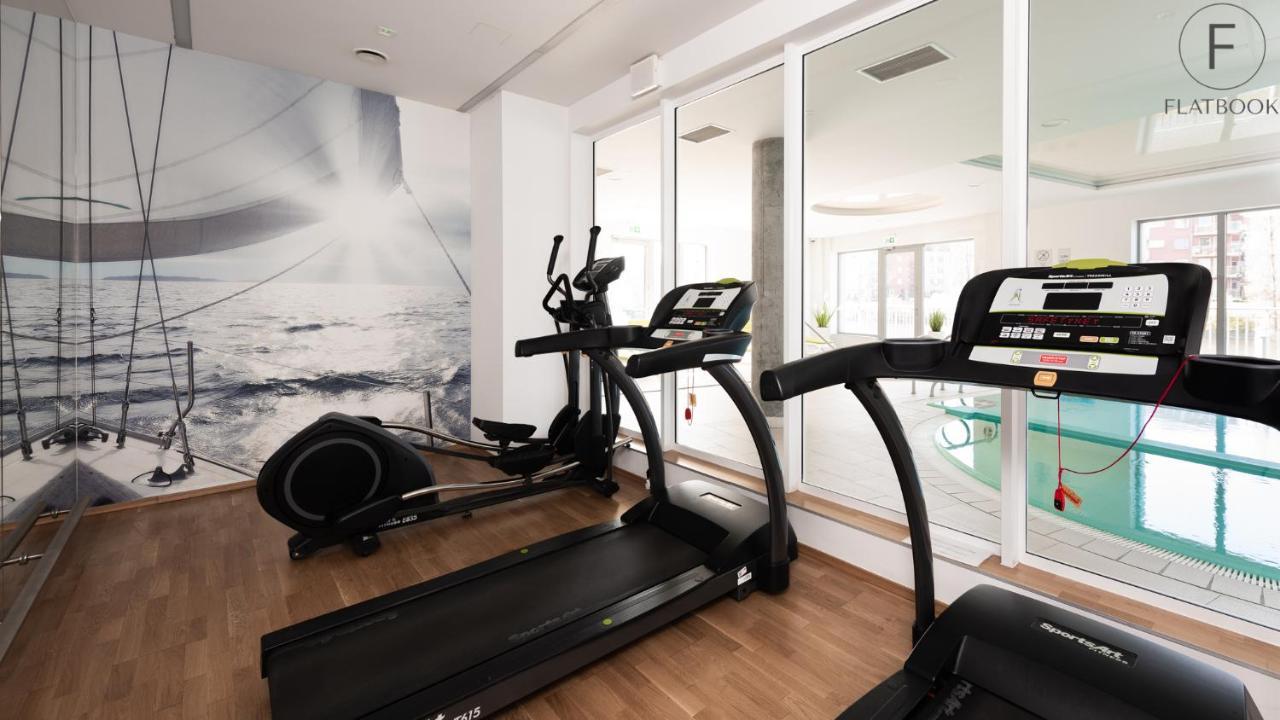 Flatbook Apartments Waterlane Island Spa With Riverview 格但斯克 外观 照片
