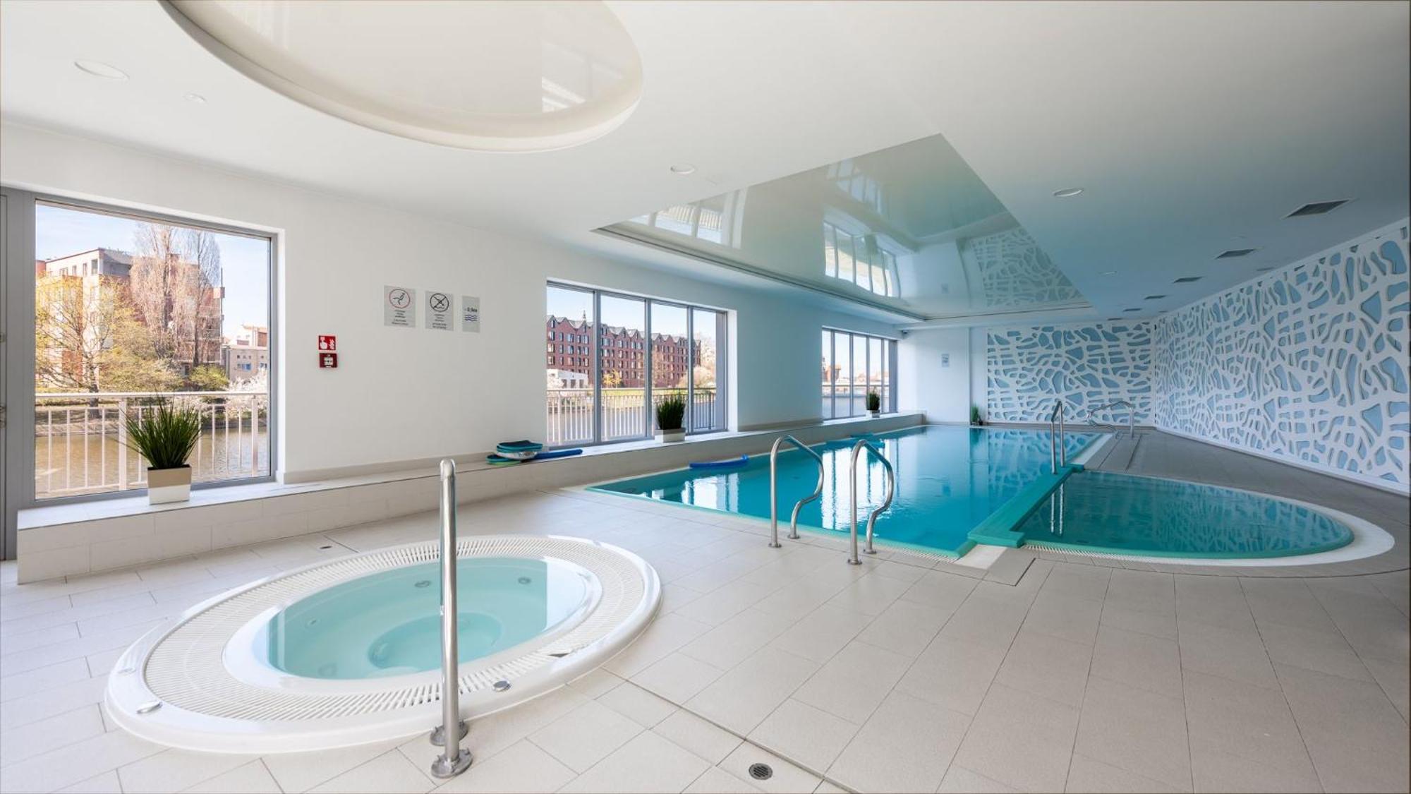 Flatbook Apartments Waterlane Island Spa With Riverview 格但斯克 外观 照片